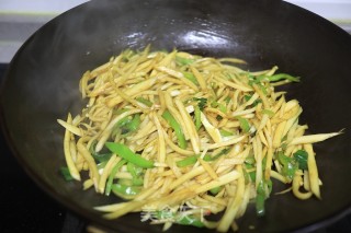 辣椒炒茭白的做法步骤：6