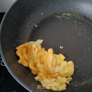 鸡蛋炒紫花地丁的做法步骤：8