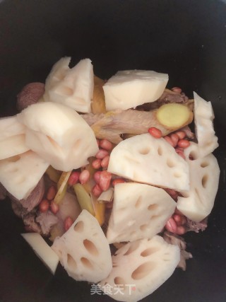 莲藕海鸭汤的做法步骤：4