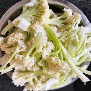 简单王炸家常菜花的做法步骤：1