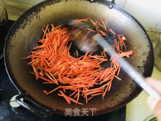 胡萝卜炒芹菜的做法步骤：6