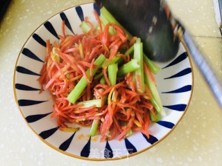 胡萝卜炒芹菜的做法步骤：10