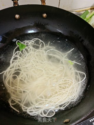 生菜拌面的做法步骤：2
