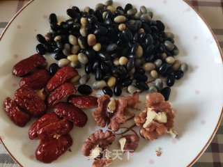 红枣核桃南瓜豆浆的做法步骤：1
