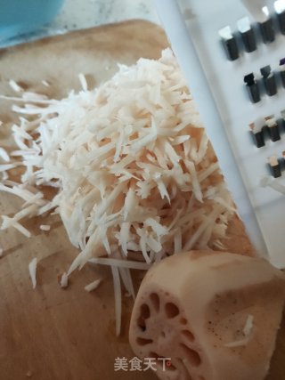 猪肉莲藕丸子的做法步骤：3