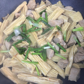 腐竹烧肉的做法步骤：6