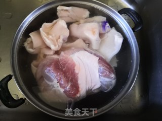 香卤肘子的做法步骤：1