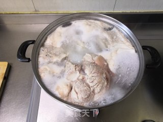 香卤肘子的做法步骤：3