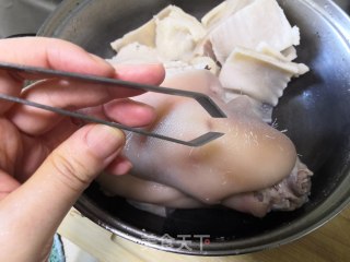 香卤肘子的做法步骤：4