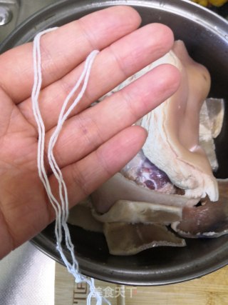 香卤肘子的做法步骤：6