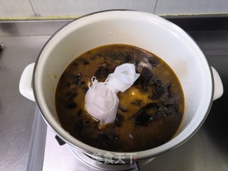 香卤肘子的做法步骤：9
