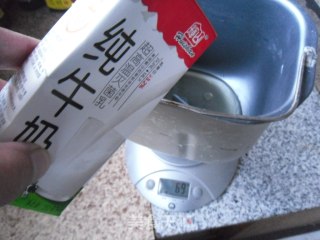 牛奶早餐面包的做法步骤：1