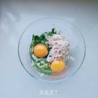 虾皮韭菜炒鸡蛋的做法步骤：3