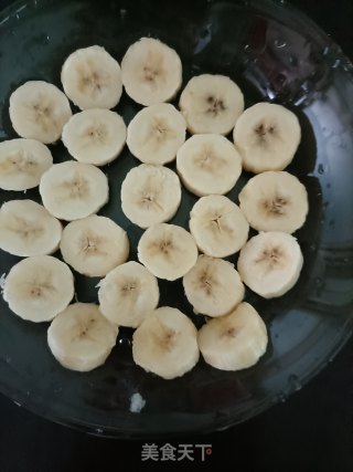 香蕉鸡蛋饼的做法步骤：1