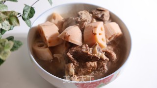 莲藕筒骨汤的做法步骤：4