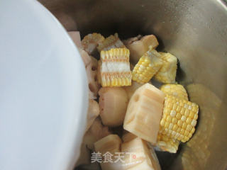 玉米莲藕鸡汤的做法步骤：5