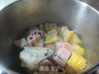 玉米莲藕鸡汤的做法步骤：8