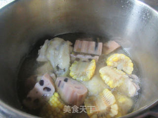 玉米莲藕鸡汤的做法步骤：10