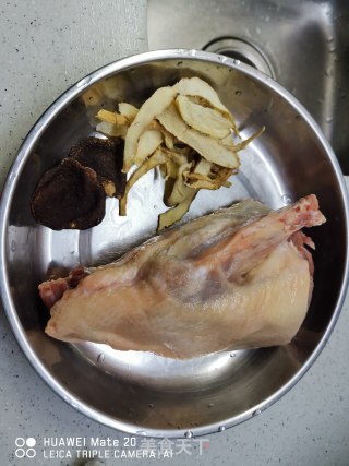 陈皮玉竹水鸭汤的做法步骤：1