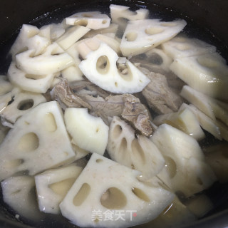 莲藕煲猪骨的做法步骤：3