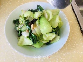油滋啦炒油菜的做法步骤：9