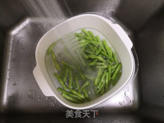 干煸四季豆的做法步骤：1