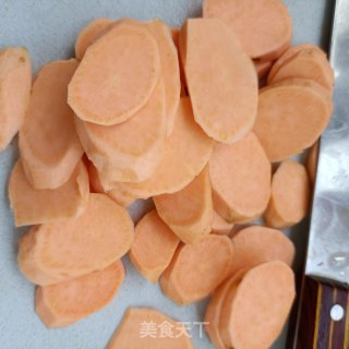 薯泥花朵开放三明治的做法步骤：2