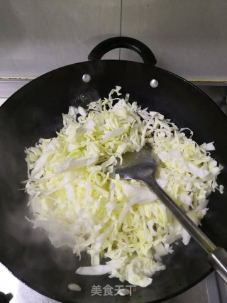 辣炒包菜丝的做法步骤：3