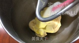 温莎排包，一次发酵法，操作简单，组织松软拉丝，奶香四溢巨好吃。的做法步骤：3