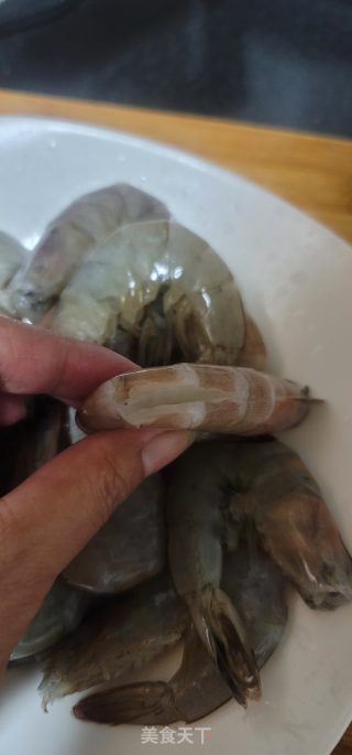 蒜香大虾的做法步骤：2