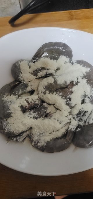 蒜香大虾的做法步骤：3