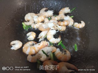 虾仁炒莲藕的做法步骤：2