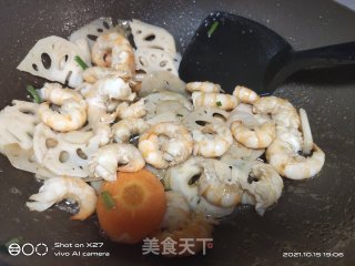 虾仁炒莲藕的做法步骤：3