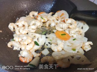 虾仁炒莲藕的做法步骤：4
