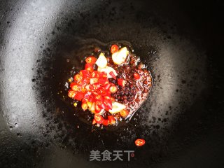 小红椒炒绿豆芽的做法步骤：4