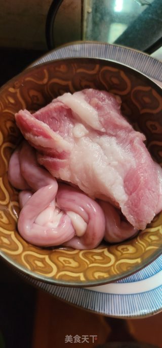 粉肠瘦肉枸杞叶汤的做法步骤：2