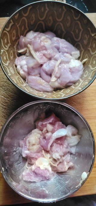 粉肠瘦肉枸杞叶汤的做法步骤：3