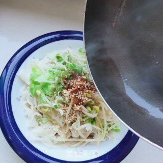油泼刀削面的做法步骤：7