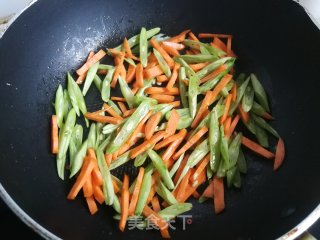 豆角胡萝卜炒肉丝的做法步骤：4