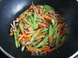 豆角胡萝卜炒肉丝的做法步骤：5
