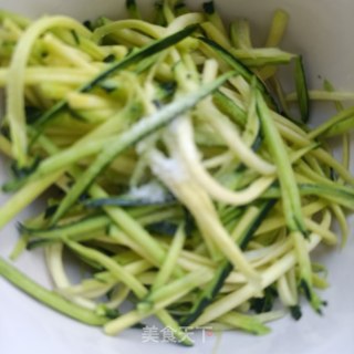 薯泥南瓜蛋饼的做法步骤：2