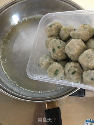 咖喱手打鱼丸面的做法步骤：2