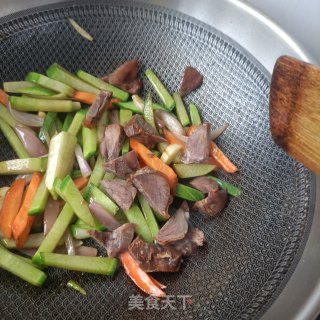 “萝卜”青萝卜炖酱牛肉的做法步骤：9