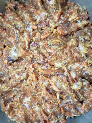 肉嫩鲜香的羊肉圆葱胡萝卜饺子的做法步骤：11