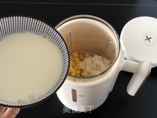 奶香玉米汁的做法步骤：2