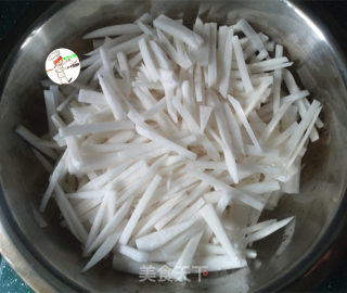 简易版的韩式凉拌萝卜丝的做法步骤：4
