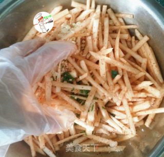 简易版的韩式凉拌萝卜丝的做法步骤：9