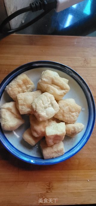 油豆腐肉片煲的做法步骤：1