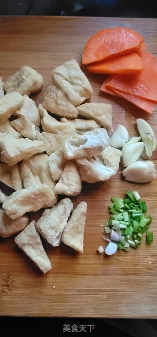 油豆腐肉片煲的做法步骤：2
