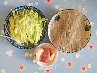 萝卜炖粉条的做法步骤：1